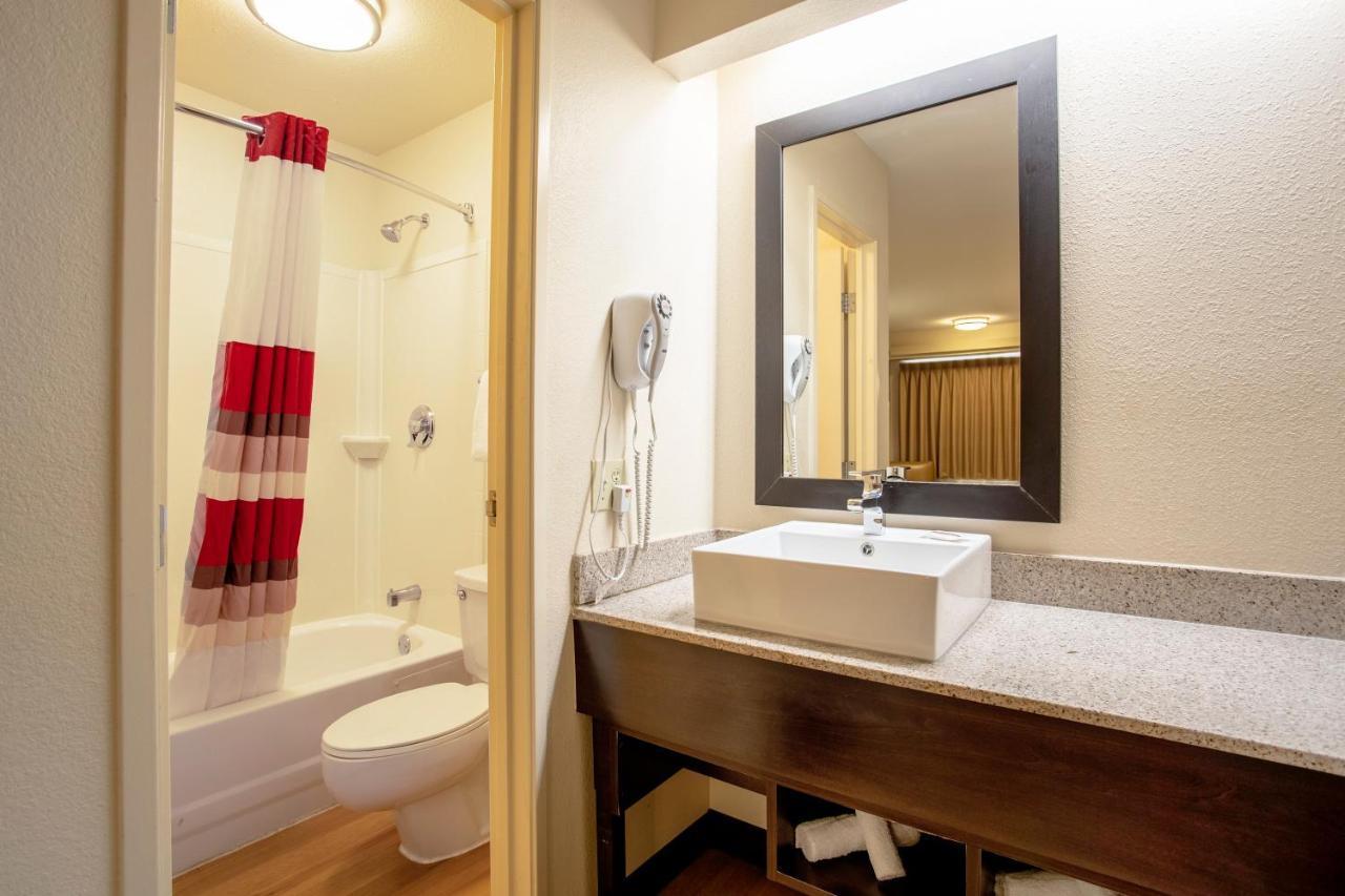 Red Roof Inn Plus+ Atlanta - Buckhead Druid Hills Екстериор снимка