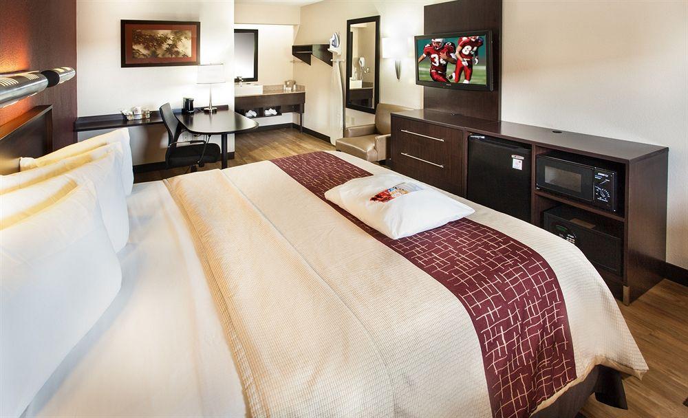 Red Roof Inn Plus+ Atlanta - Buckhead Druid Hills Екстериор снимка